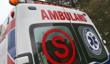 Czołowe zderzenie w Kraśniku. 5 osób w szpitalu. Droga zablokowana