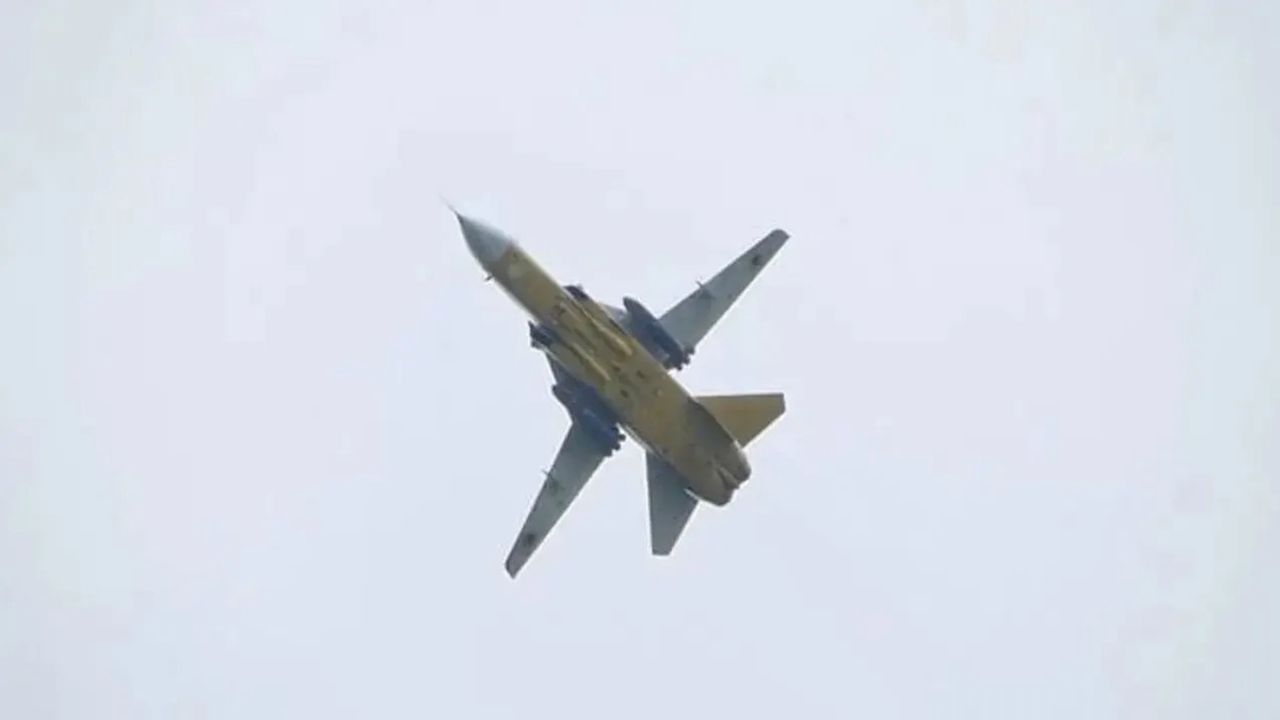 Ukraiński samolot Su-24 z dwoma pociskami Storm Shadow
