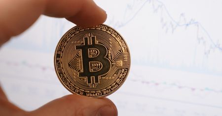 Bitcoin pikuje. W tym roku z kryptowalut wyparowało ponad 600 mld dolarów
