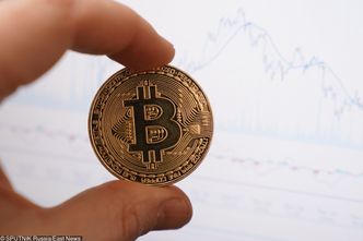 Bitcoin pikuje. W tym roku z kryptowalut wyparowało ponad 600 mld dolarów