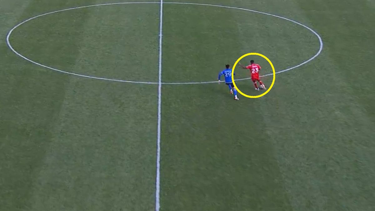 Twitter / Major Soccer League / Na zdjęciu: strzał Acosty