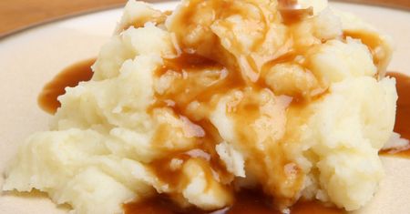 Jak uzyskać idealnie puszyste purée ziemniaczane? Kluczowy składnik to wcale nie mleko