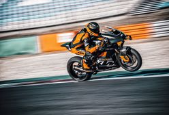 KTM RC 8C powrócił. Tym razem wyprzedał się w 2:38 min