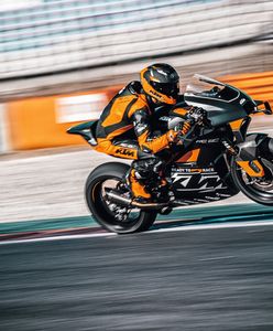 KTM RC 8C powrócił. Tym razem wyprzedał się w 2:38 min