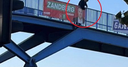 Zandberg przyłapany. Spójrzcie, co robi z banerem