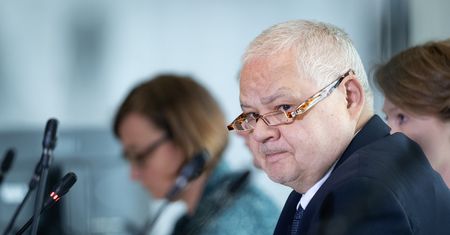 Inflacja zepchnięta w dół nie tylko przez tanie paliwo. Jest nowa prognoza