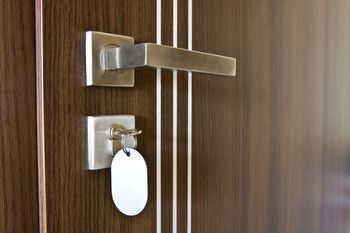 Turystka zniszczyła pokój w Chinach. Zapłaciła wysoką karę