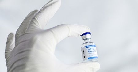 Czy szczepienia przeciwko COVID-19 powinny być obowiązkowe?