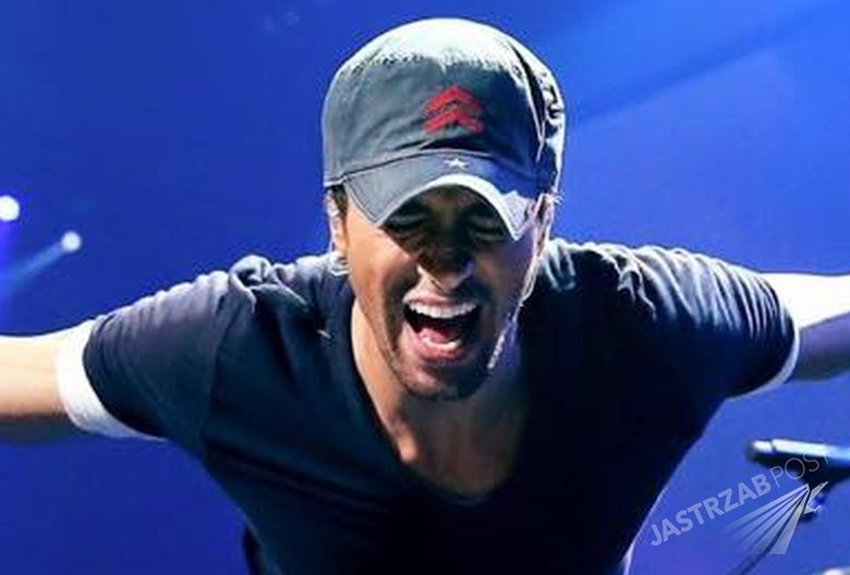 Enrique Iglesias ranny podczas koncertu w Meksyku [WIDEO]