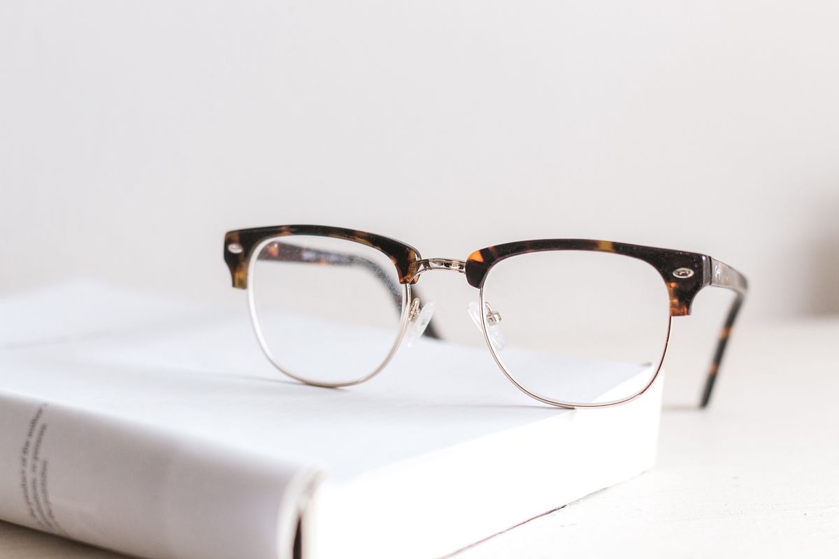 Jak usunąć rysy z okularów? Poznaj proste i skuteczne sposoby