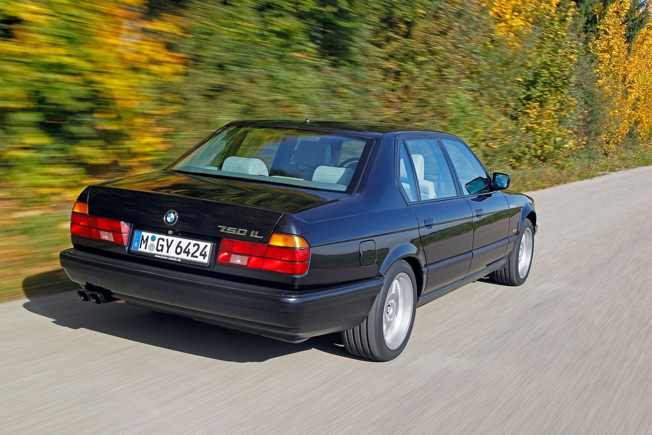 BMW 750iL E32 (1987)