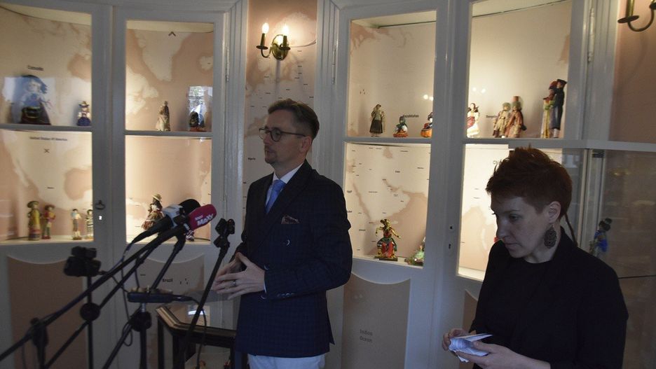 Muzeum Porcelany prezentuje cudowne lalki z różnych stron świata