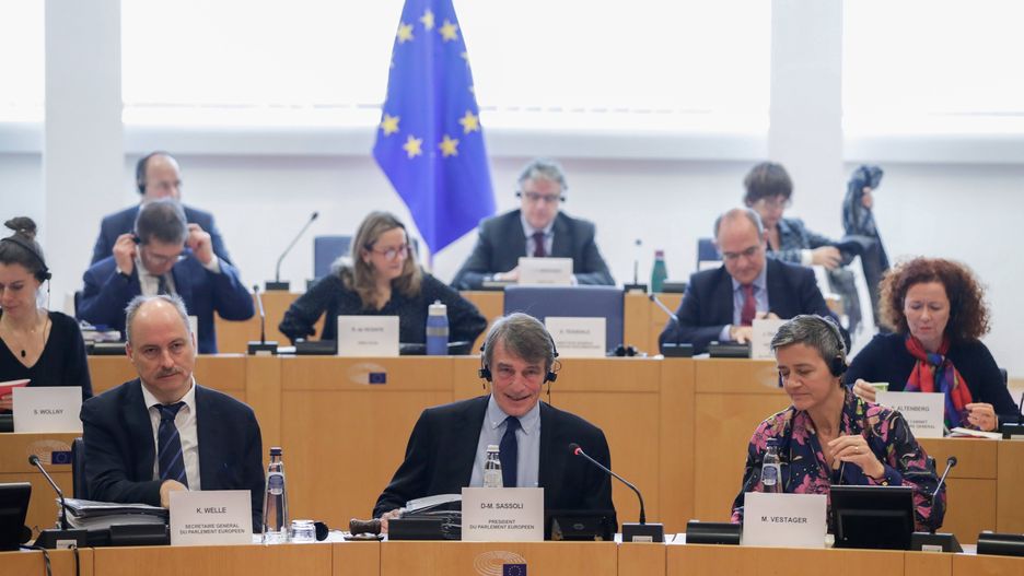 "Targowanie się o stołki". Niemiecka prasa o walkach w PE