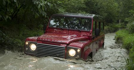 2013 Land Rover Defender - kilka nowości na nowy rok modelowy