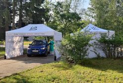 Koronawirus w Polsce. Legniczanie potrzebują pomocy. Stoją w gigantycznych kolejkach po test na COVID-19