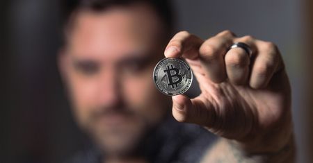 NFT i kryptosztuka, czyli jak trzepać Bitcoiny na plikach w blockchainie