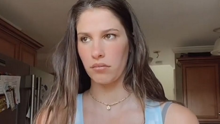 Chce normalizować temat karmienia piersią