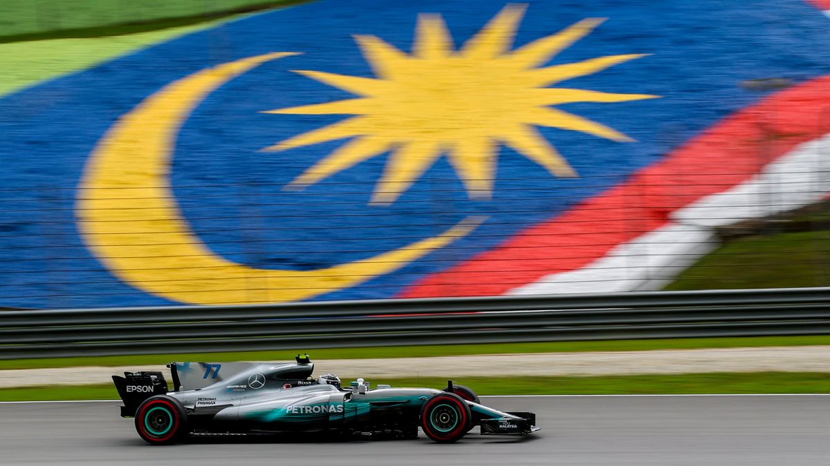 PAP/EPA / DIEGO AZUBE / Valtteri Bottas na torze Sepang