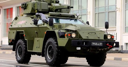 Dopiero wyjechały z fabryk. Rosja wysyła ciężko uzbrojone pojazdy typu MRAP