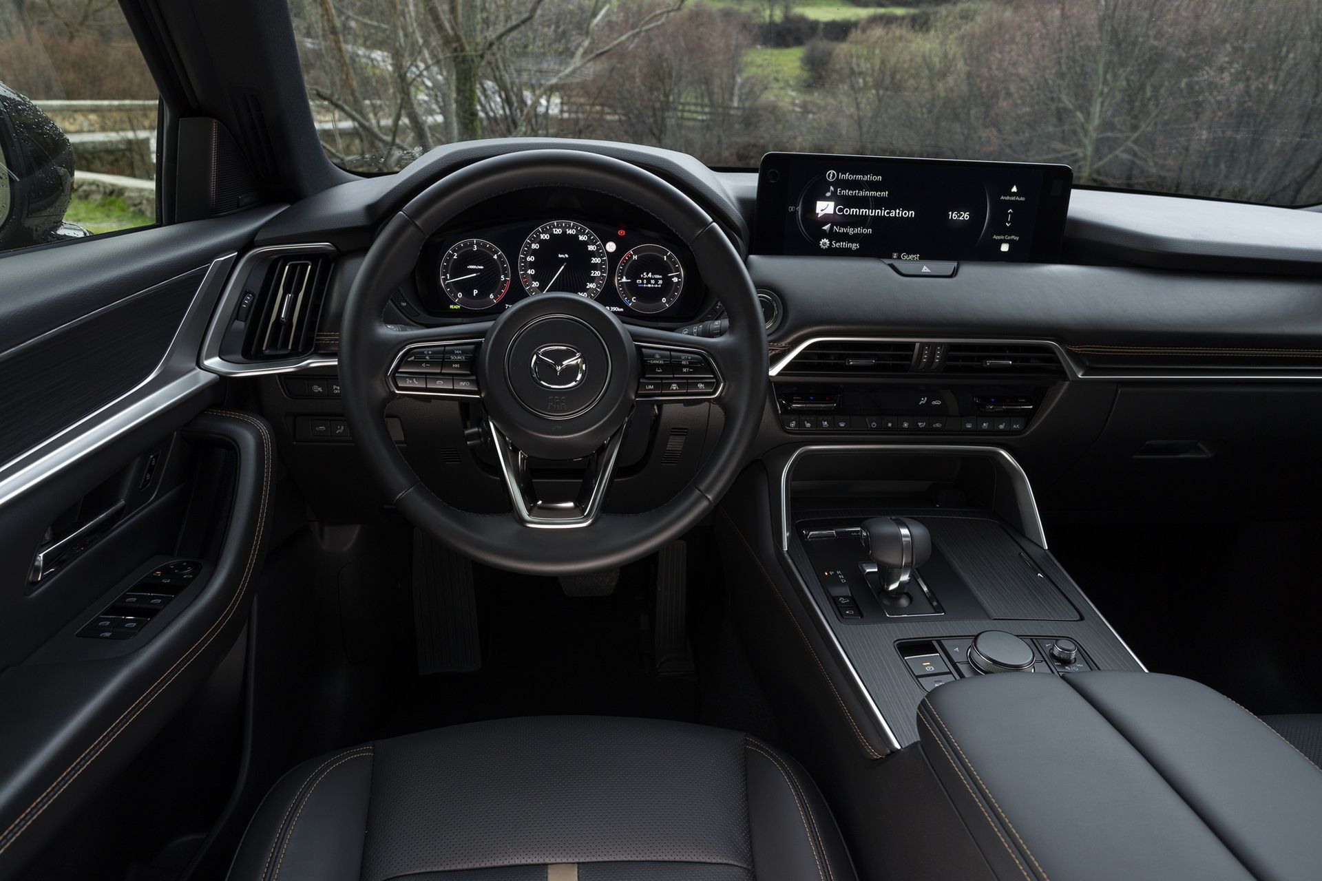 Wnętrze Mazdy CX-60