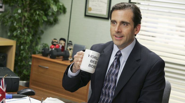 Prof. Karl Moore uważa, że to właśnie osoby "ambiwertyczne" są najlepszymi menedżerami. Na zdjęciu: Steve Carell jako Michael Scott, menedżer regionalny w firmie papierniczej Dunder Mifflin, w kultowym serialu "The Office". Fotografia ma charakter ilustracyjny