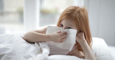 Kaszel w nocy u dziecka – jak pomóc maluchowi z dokuczliwym kaszlem?