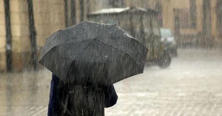 Prognoza na weekend. W sporej części kraju opady deszczu i burze