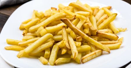 Dodaj odrobinę do smażenia frytek. Tak chrupiących jeszcze nie jadłeś