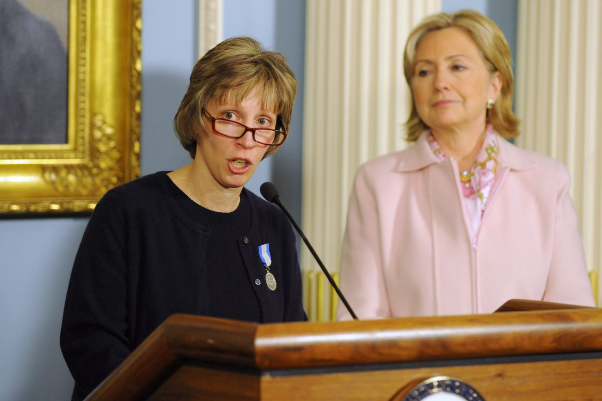 Lynne Tracy (na zdjęciu z byłą Sekretarz Stanu USA Hillary Clinton) ma zostać nowym ambasadorem USA w Rosji