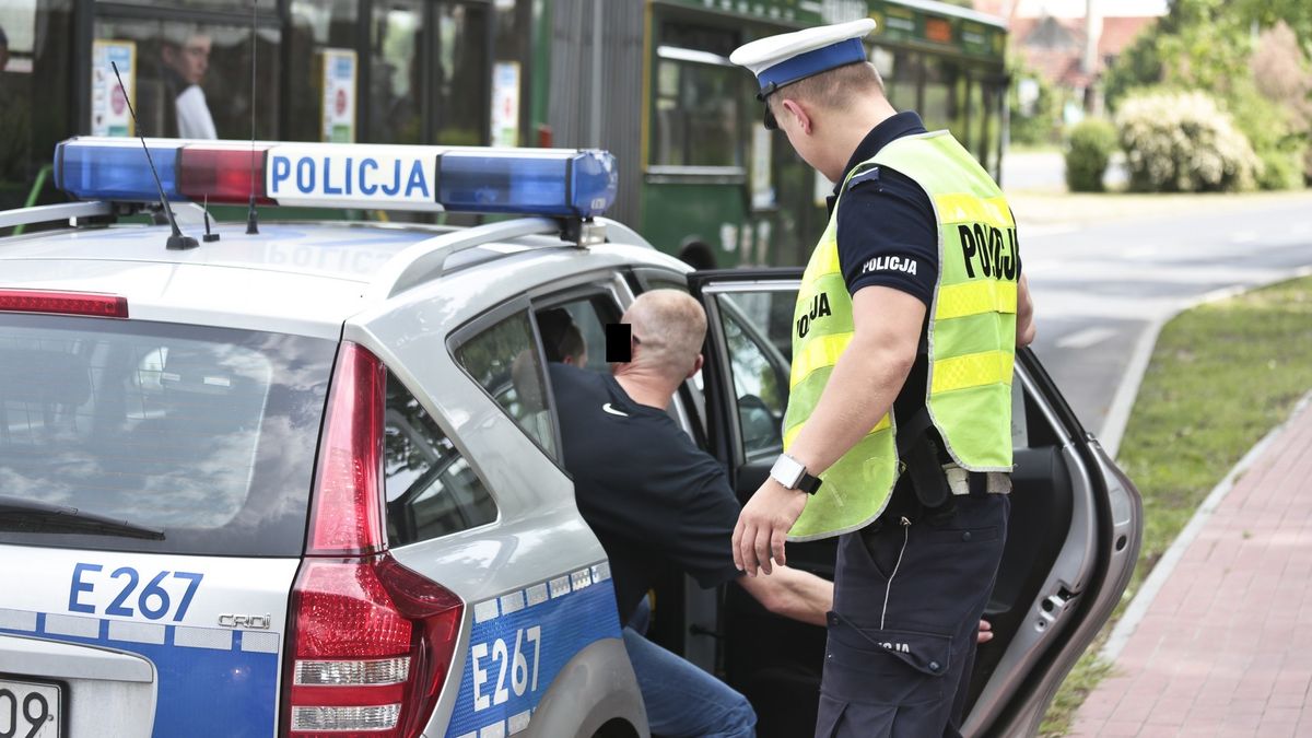 Zatrzymanie przez policję. Zdjęcie ilustracyjne - nie dot. osób opisanych w artykule