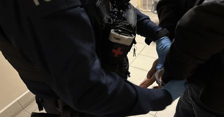 Kradzież z Fiata zakończyła się deportacją – 37-latek z Tunezji wpadł w ręce policji