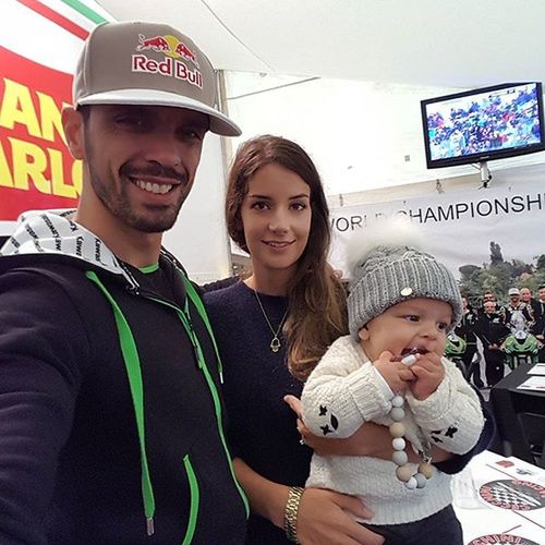 Kenan Sofuoglu z małżonką i synem Mahirem