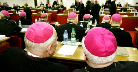 Przepisy o RODO surowe także dla Kościoła. Duchowni już kombinują jak ominąć prawo