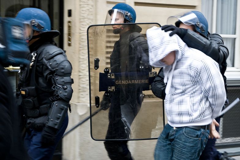 Przestępczość we Francji. W ciągu roku liczba napadów rabunkowych wzrosła o 25 procent