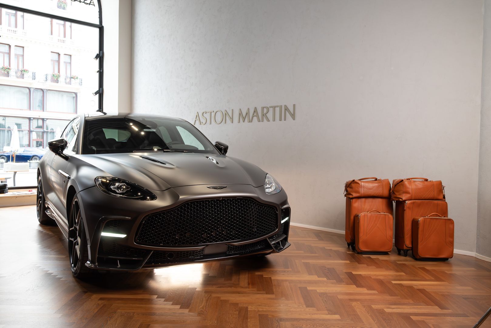 Aston Martin DBX S