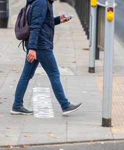 Uczniów czekają zmiany. Kolejny kraj zakazuje smartfonów w szkole