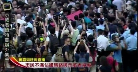 Starcia demonstrantów i mieszkańców Hongkongu