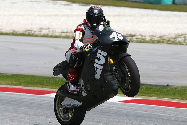 Jack Miller ma przed sobą niezwykle trudne zadanie - opanować motocykl MotoGP po przesiadce z lekkiej i słabej maszyny Moto3 (fot. CWM LCR Honda)