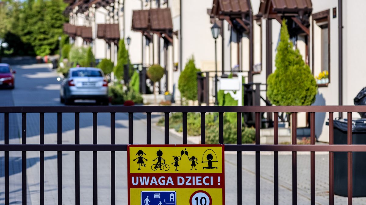 KRAKOW, MALOPOLSKIE, POLAND - 2024/04/25: The gate of a newly constructed residential estate in the northern district of Krakow, the second largest city in Poland. Despite hopes for market stabilization, the real estate market continues to experience new price increases. Prices have been steadily rising for several years, posing challenges for many young families striving to own property. (Photo by Dominika Zarzycka/SOPA Images/LightRocket via Getty Images)