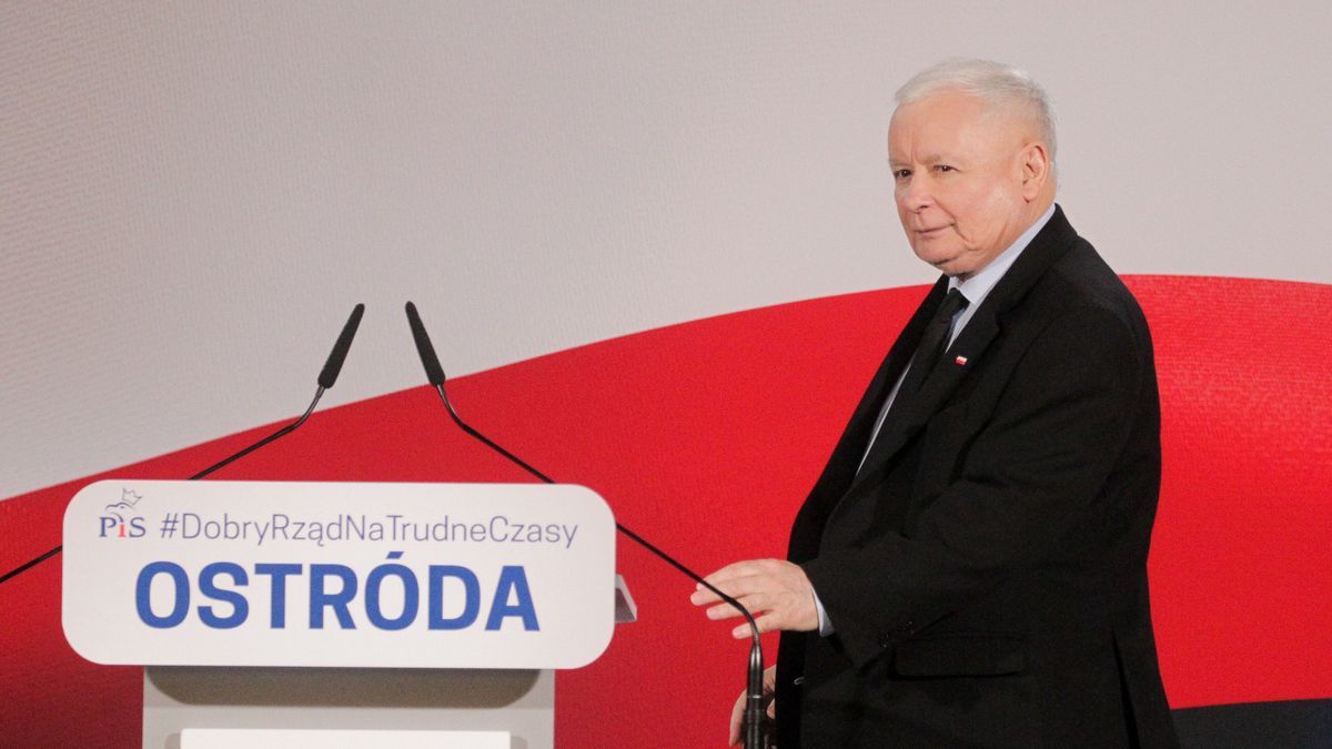 Ostróda, 06.11.2022. Prezes Prawa i Sprawiedliwości Jarosław Kaczyński podczas spotkania z mieszkańcami Ostródy, w ramach objazdu po kraju i spotkań z wyborcami, 6 bm. (mr) PAP/Tomasz Waszczuk