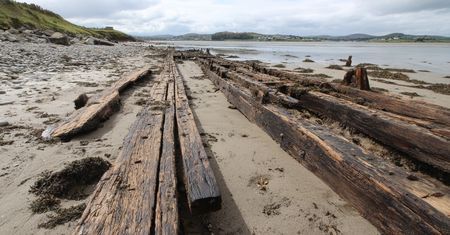 Tajemnica 214-letniego wraku u wybrzeży Donegal – czy plaża Ballymastocker skrywa HMS Saldanha?