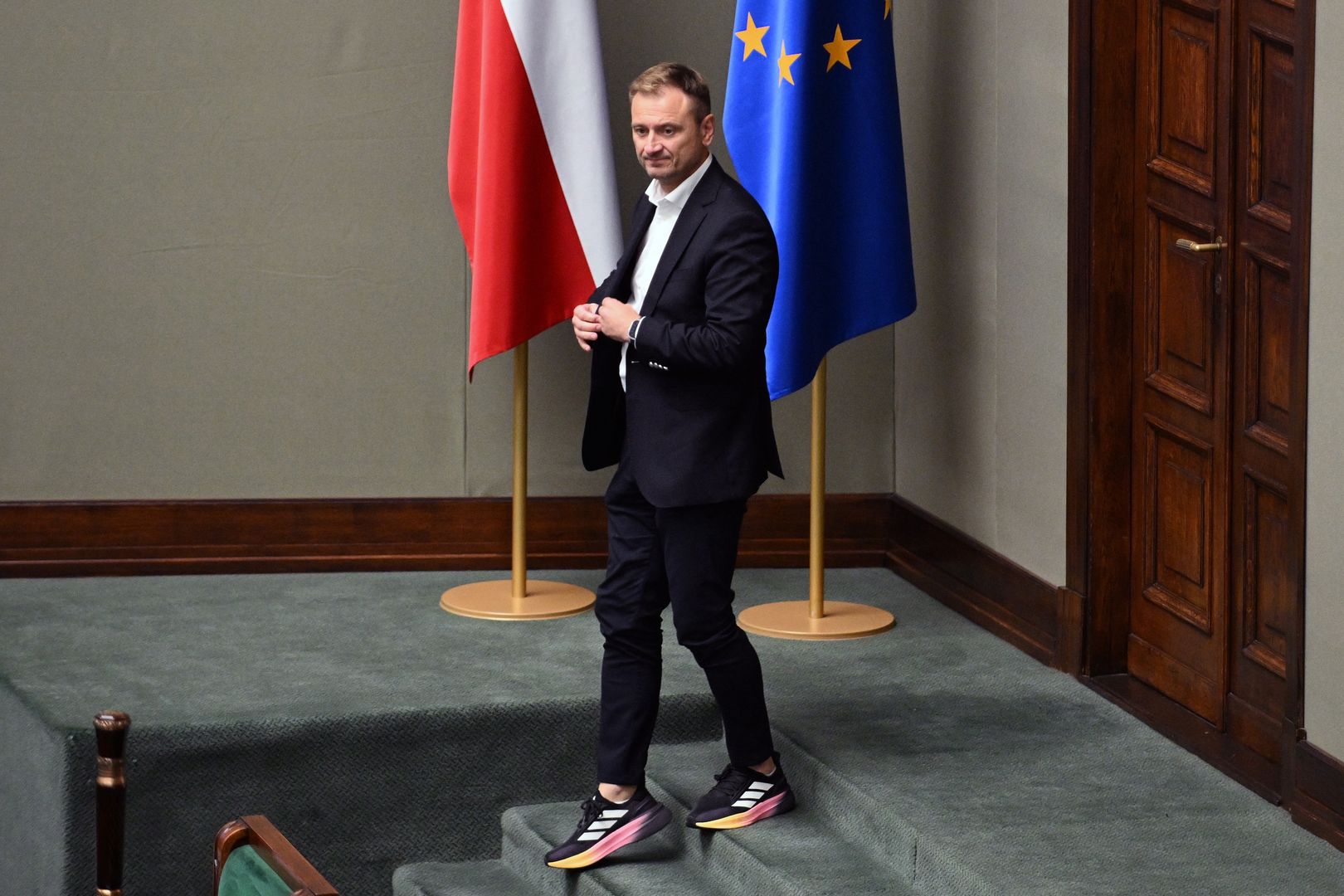 Sławomir Nitras założył adidasy.