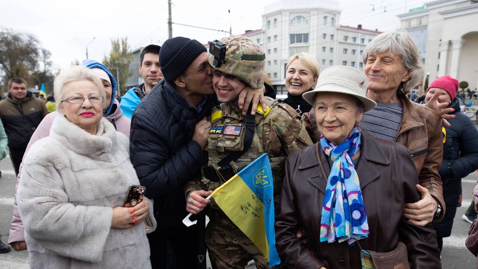 Mieszkańcy obwodu chersońskiego świętowali zwycięstwo Ukrainy w swoich miastach i ucieczkę Rosjan