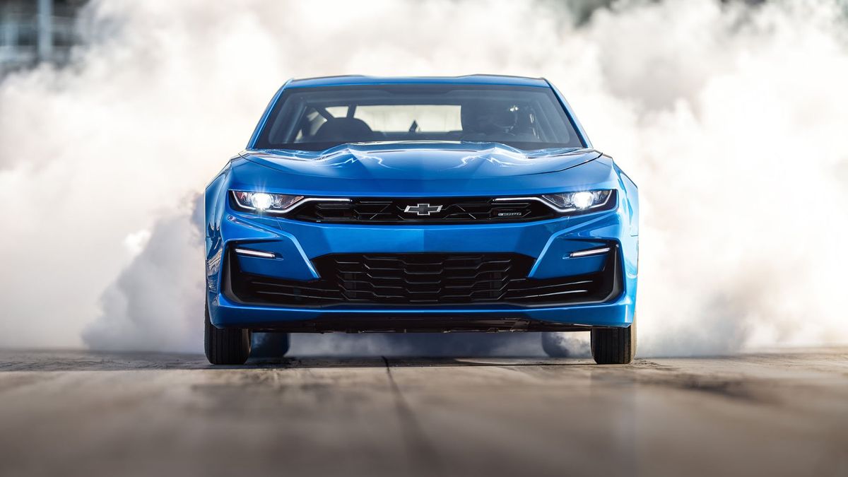 Ten Chevrolet Camaro nie ma pod maską V8, ale i tak przejeżdża 1/4 mili w 9 sekund