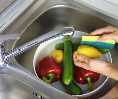 Jak najlepiej myć owoce i warzywa?