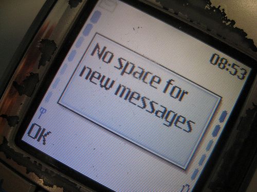 Skrzynka SMS-owa też ma ograniczoną pojemność... (fot. na lic. CC/Flickr/mangee)