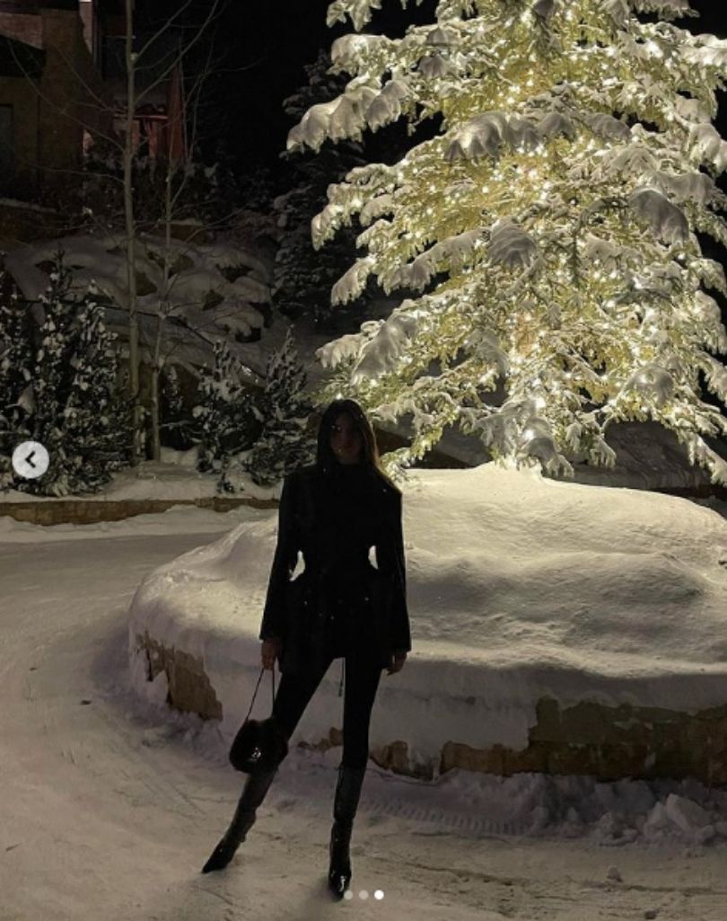 Kendall Jenner w płaszczu projektu marki Sary Boruc