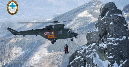 Wojskowy śmigłowiec wspiera TOPR w Tatrach