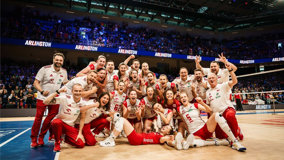 Materiały prasowe / Volleyball World / Reprezentacja Polski po wygranym 3:2 meczu z drużyną Stanów Zjednoczonych o 3. miejsce w Lidze Narodów 2023 