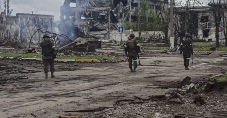 Pogrzebowy szantaż Rosjan. Dramatyczna sytuacja w Mariupolu
